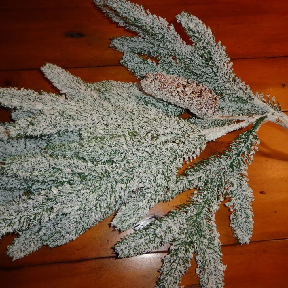 NWOT Faux Snow Greenery Pine Bow 28
